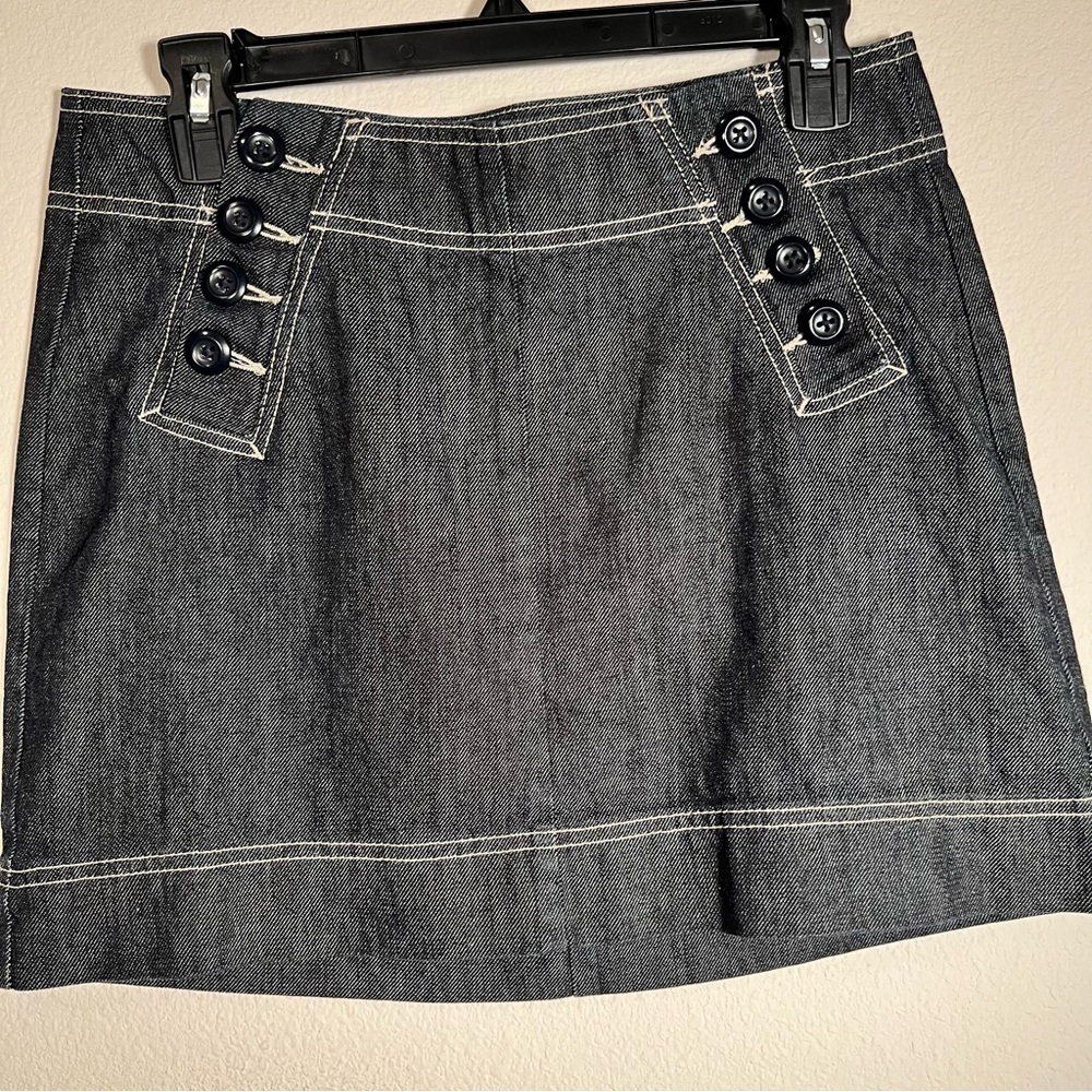 Gap Black Denim Mini Skirt White Contrast Stitch Nautical Button Detail Y2K - Picture 2 of 8